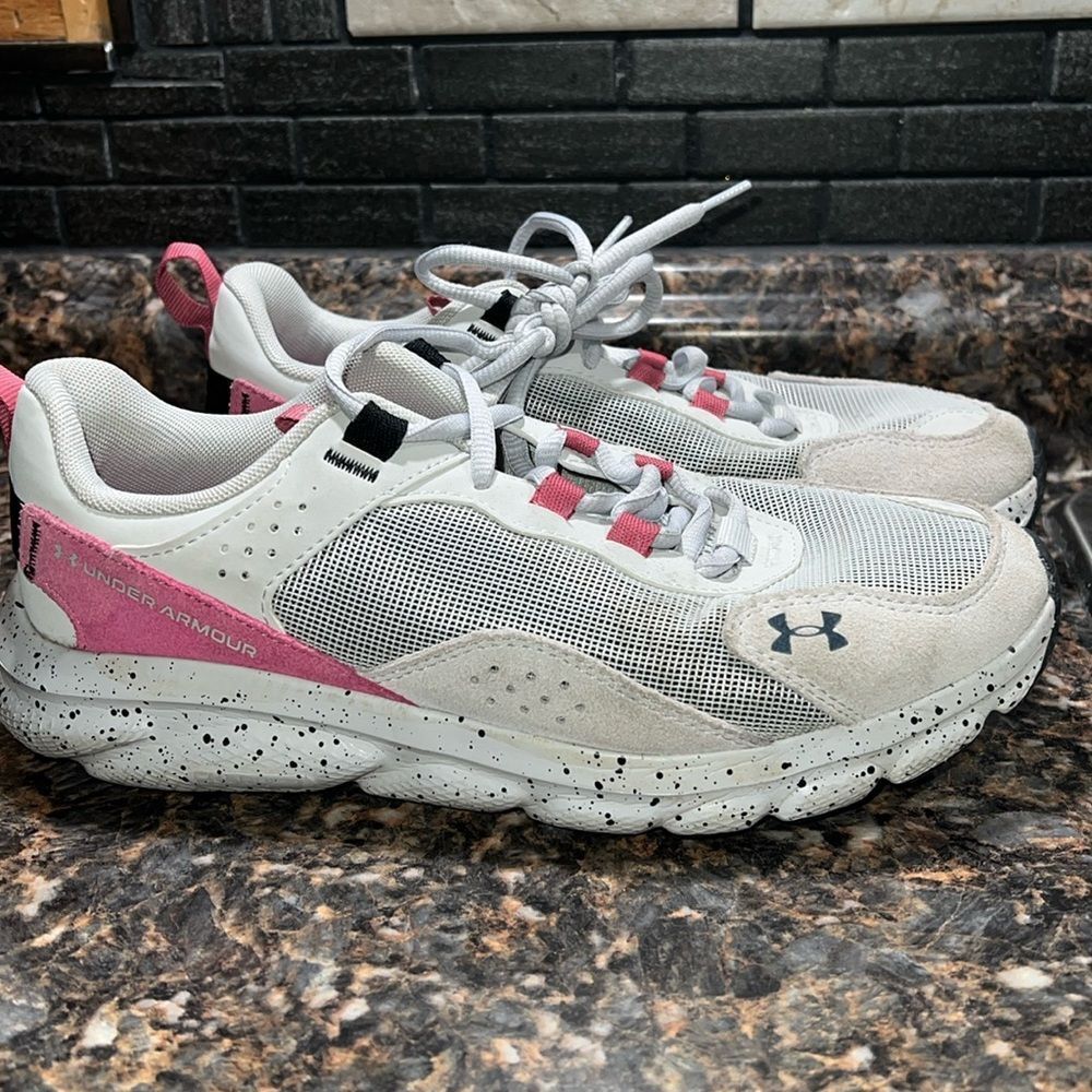 Under Armour W Charged Women's Verssert Spkle Shoes size 8.5